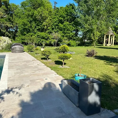 Гостевой дом La Bella Abzac (Gironde)