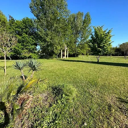 La Bella Гостевой дом Abzac (Gironde)